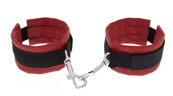 Красно-чёрные полиуретановые наручники Luxurious Handcuffs Красно-чёрные полиуретановые наручники Luxurious Handcuffs