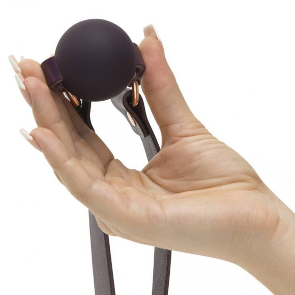 Фиолетовый кляп-шар Cherished Collection Leather Ball Gag Фиолетовый кляп-шар Cherished Collection Leather Ball Gag
