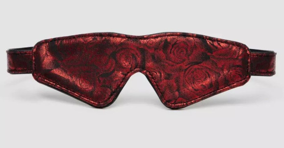 Двусторонняя красно-черная маска на глаза Reversible Faux Leather Blindfold Двусторонняя красно-черная маска на глаза Reversible Faux Leather Blindfold
