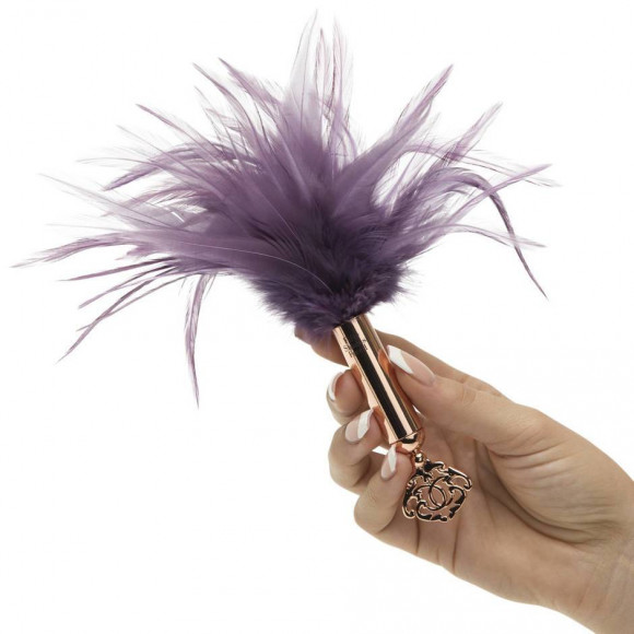 Пуховая кисточка Cherished Collection Feather Tickler - 24 см. Пуховая кисточка Cherished Collection Feather Tickler - 24 см.