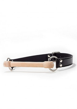 Черный кляп Wooden Bridle с деревянным трензелем Черный кляп Wooden Bridle с деревянным трензелем